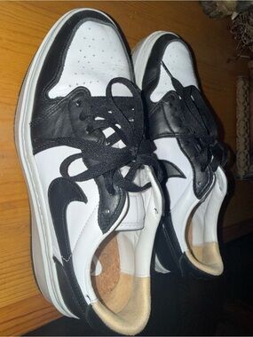 Nike Women’s Black and White Low-Top Sneakers with Swoosh